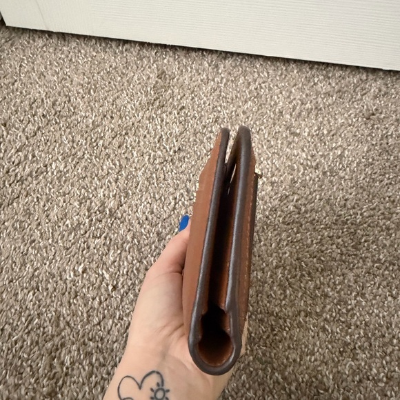 Kate Spade wallet - Picture 4 of 7